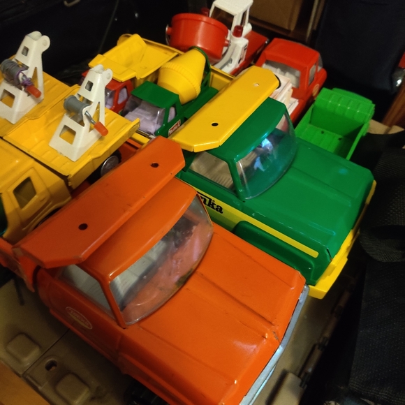 Various Collectable steel vehicles. - Picture 10 of 16